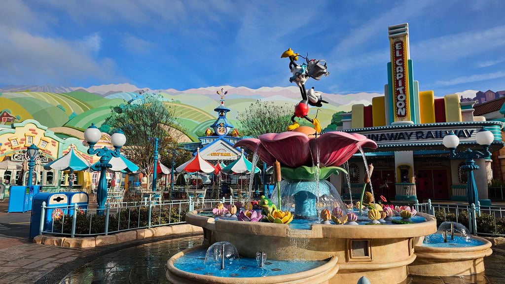 Mickey and Minnie fountain in Toontown at Disneyland