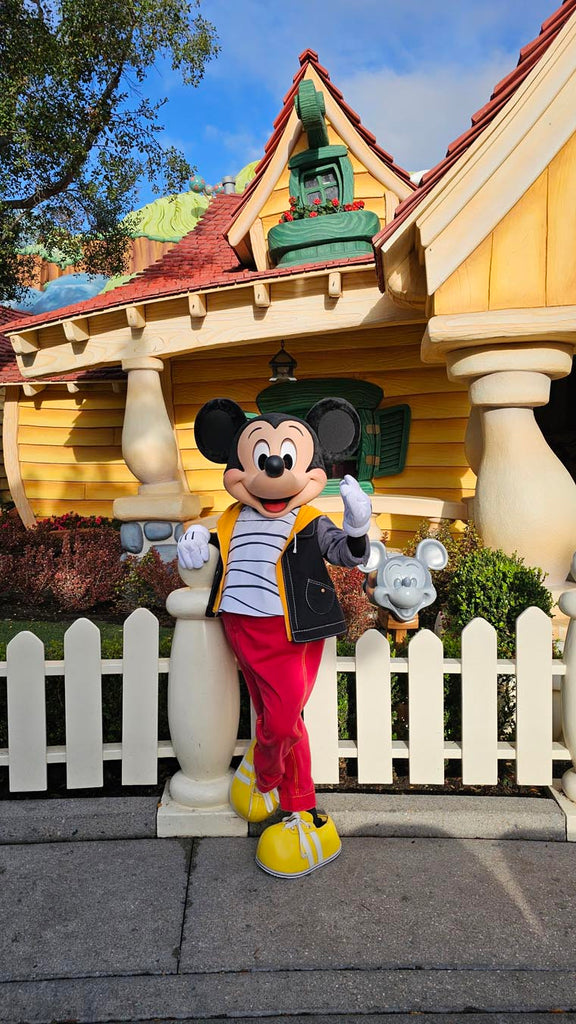 Mickey Mouse in Toontown in his Casual Look
