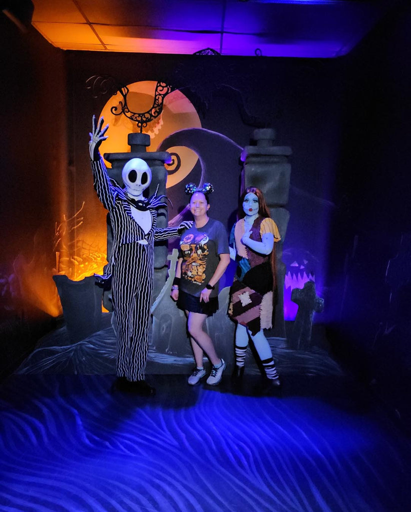 Kelly meeting Jack and Sally from Nightmare Before Christmas during a 2023 MNSSHP