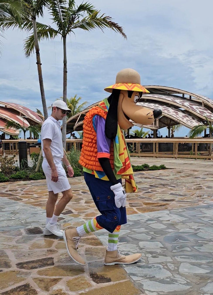 Goofy wearing his Lookout Cay at Lighthouse Point outfit