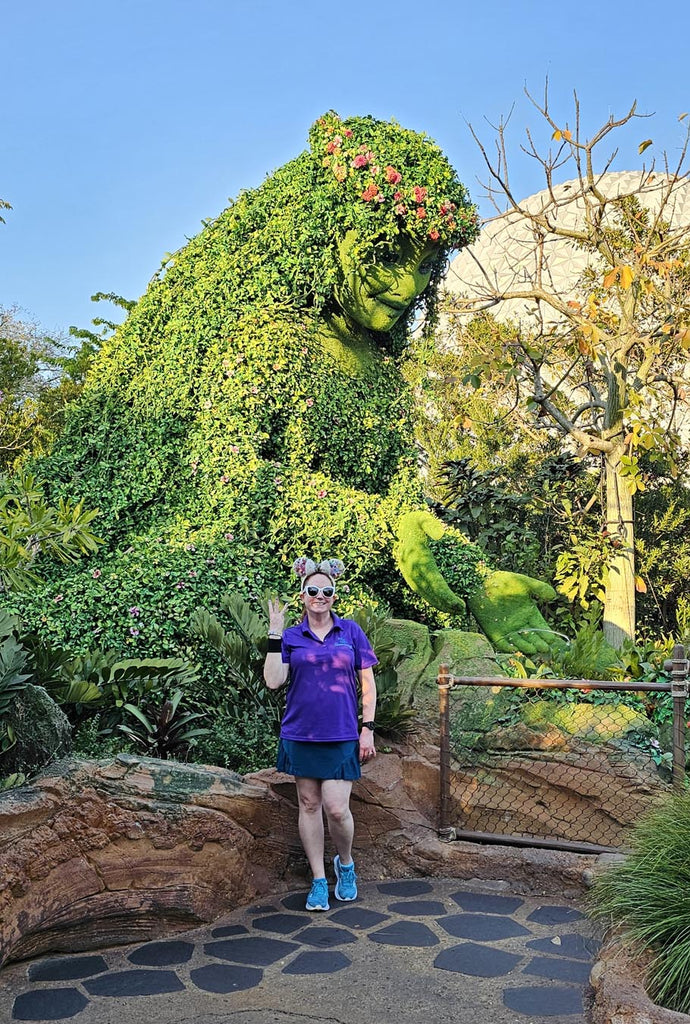 Kelly in front of the Te Fiti Topiart at Epcot