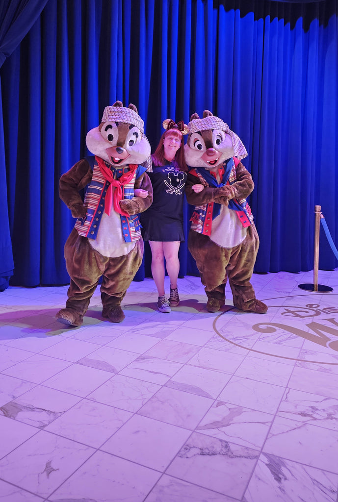 Kelly posing for a photo with Chip and Dale on the Disney Wish